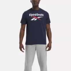 Reebok Identity Big Stacked Logo T-Shirt -Refrigiwear US Shop GUEST f9041e21 8dfe 4801 a21d 566daa0e40ba